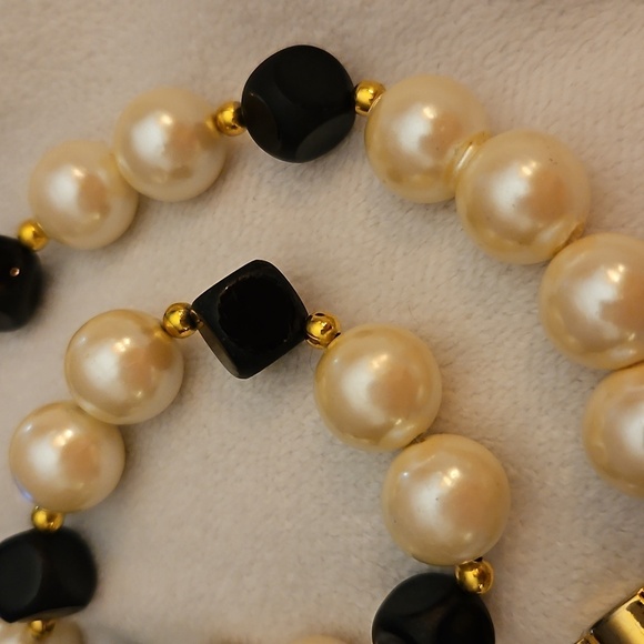 Vintage Elegant Ivory Black and Gold Acrylic and Glass Beaded Necklace - Picture 6 of 9